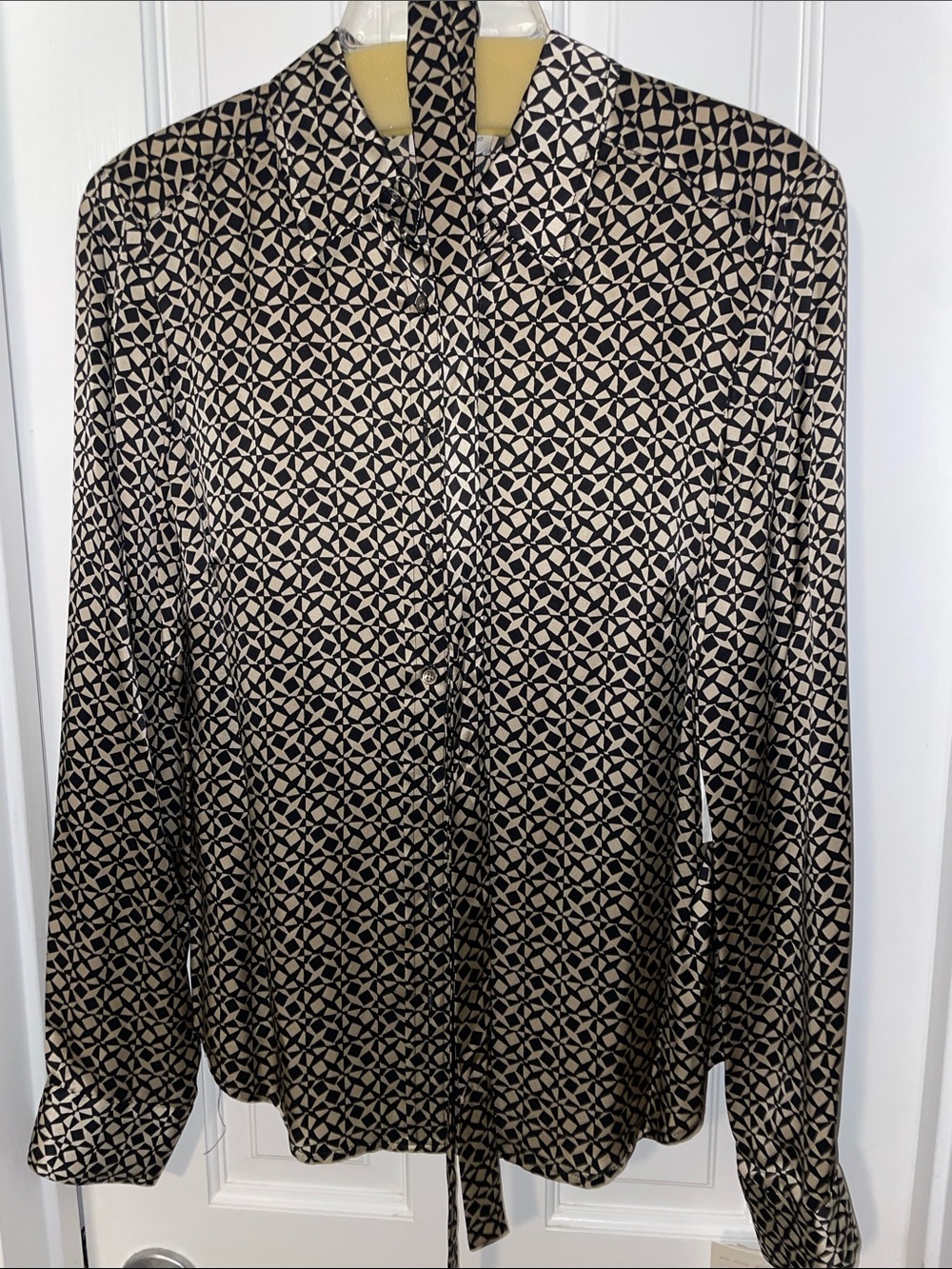 100%silk Liz Claiborne Blouse with tie size 10